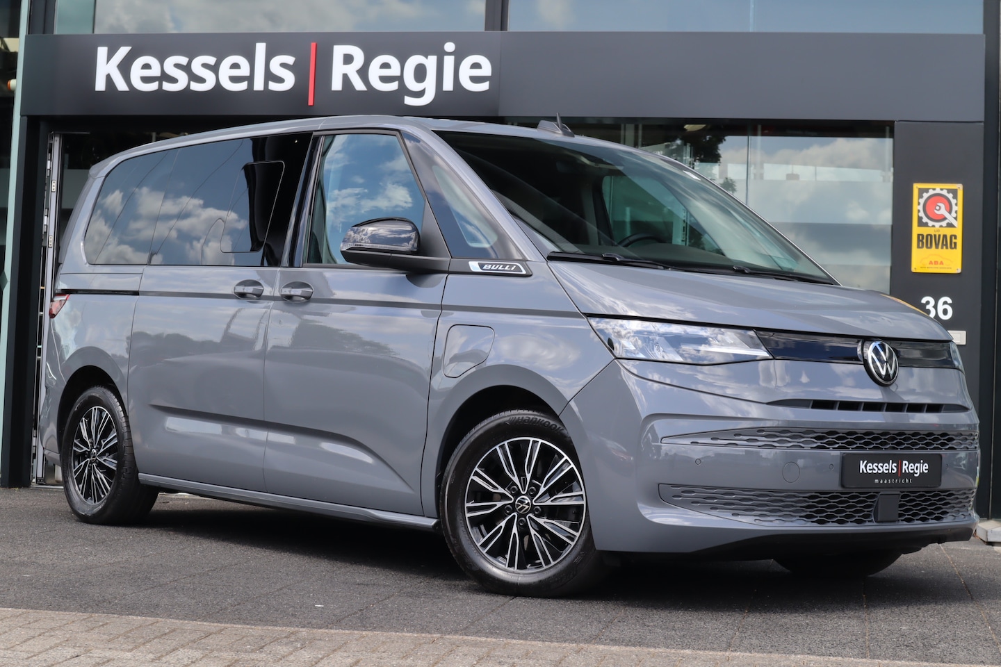 Volkswagen Multivan - 1.4 eHybrid DSG Bulli Navi Led 6 pers. Camera Elec.trekhaak - AutoWereld.nl