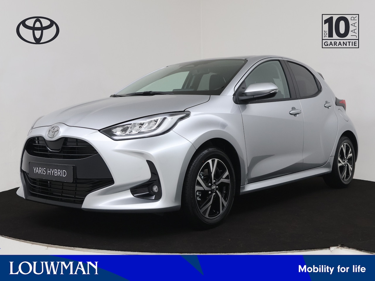 Toyota Yaris - 1.5 Hybrid 115 First Edition | All-season banden | Laadvloerbeschermer | - AutoWereld.nl