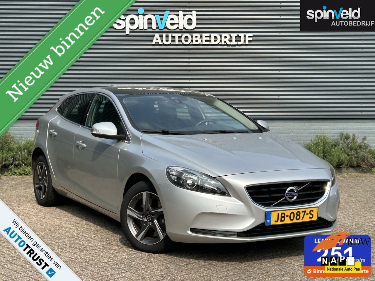 Volvo V40 - 1.5 Summum BJ`16 NAP NL Pano Navi Led Cruise Leder - AutoWereld.nl