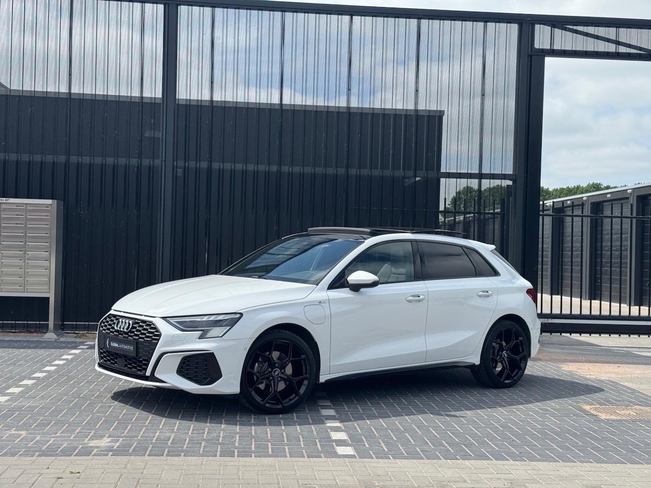 Audi A3 Sportback - 40 TFSI e S LINE - 204 PK - SCHUIFDAK - 1 EIGENAAR - ELEK STOELEN - 18'' - AutoWereld.nl