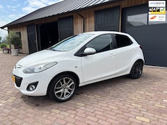 Mazda 2 - 2 1.3 Silver Edition , NAVIGATIE , STOEL VERWARMING , LAGE KMSTAND