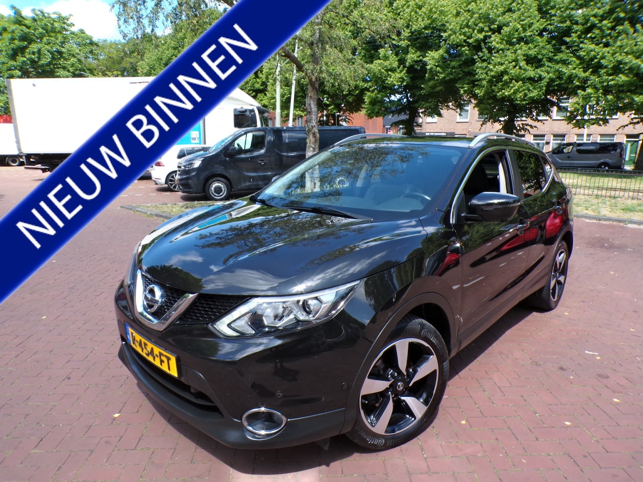 Nissan Qashqai - 1.2 Acenta CAMERA NAVI TEL CRUISECONT PANORAMDAK..... - AutoWereld.nl