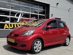 Toyota Aygo - 1.0-12V Red - 5Drs I Navigatie / Apple Carplay I Airco I 1/2Leer I Comfort pakket I Sport