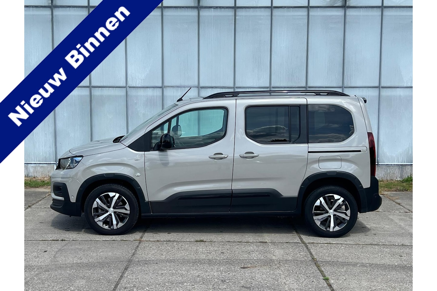 Peugeot Rifter - 1.2 Puretech 130 PK Automaat EAT6 GT Clima-Cruise-Pano-Navi - AutoWereld.nl