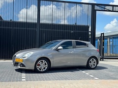 Alfa Romeo Giulietta - 1.4 T Distinctive - SCHUIFDAK - LMV - XENON