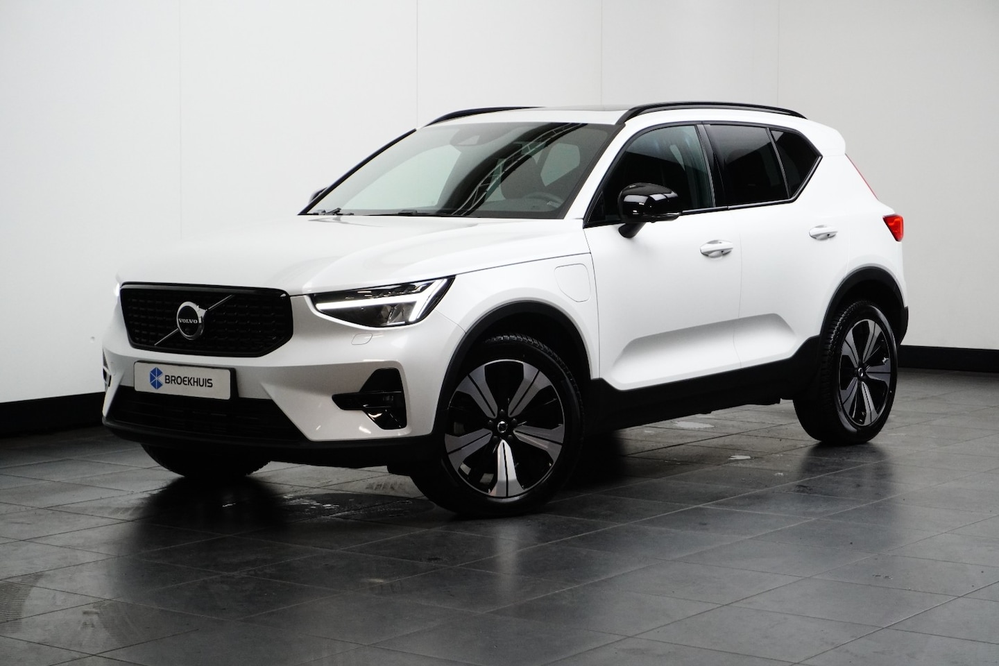 Volvo XC40 - T5 Recharge Ultimate Dark | Panoramadak | Harman Kardon | 360 Camera | BLIS | Stoel en stu - AutoWereld.nl