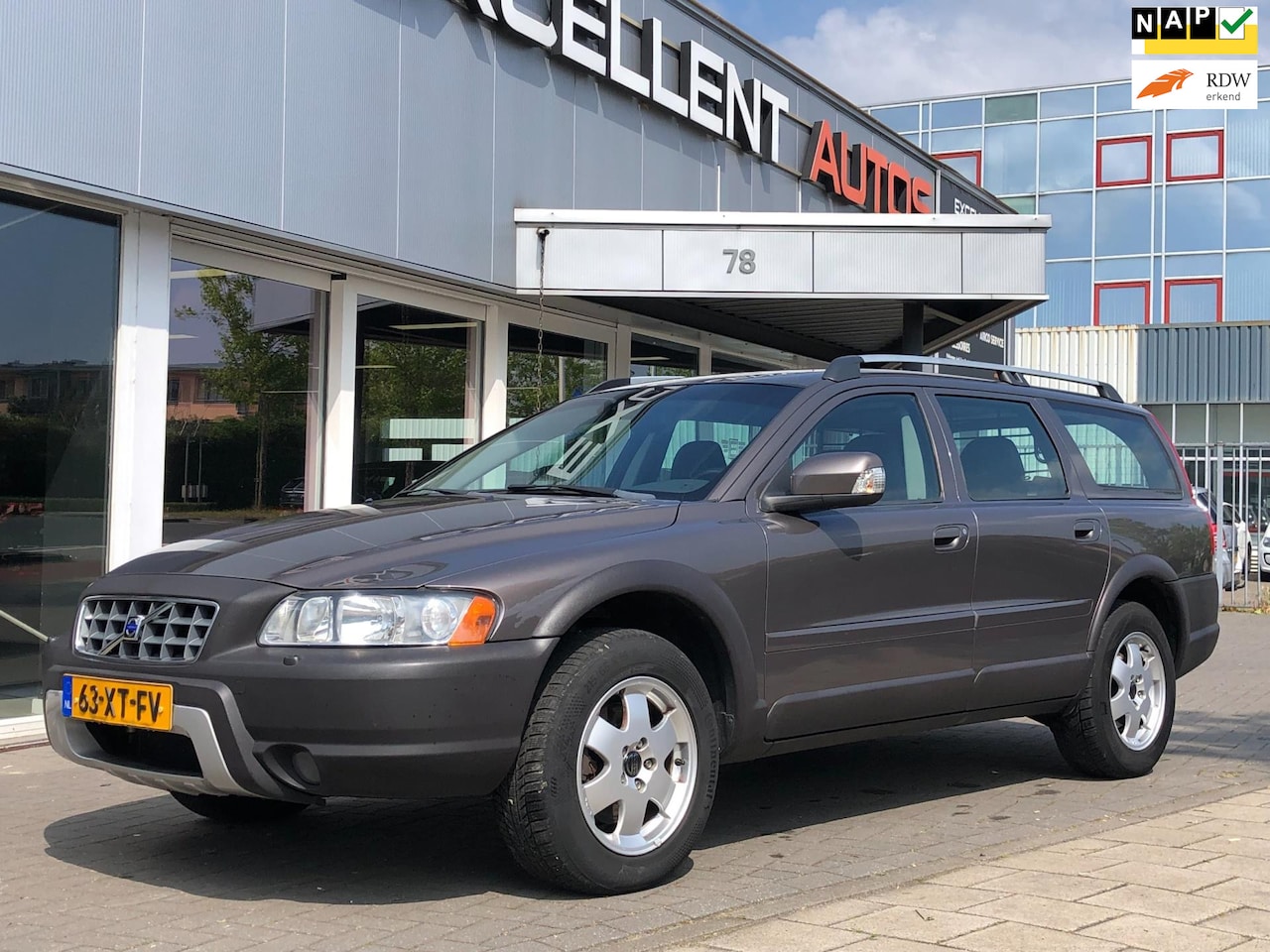 Volvo XC70 - 2.5 T Momentum Automaat - Leder - AutoWereld.nl