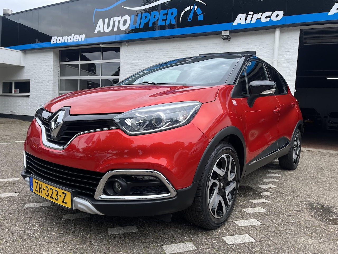 Renault Captur - 1.2 TCe Helly Hansen /Automaat/Trekhaak/Lm velgen/Camera - AutoWereld.nl