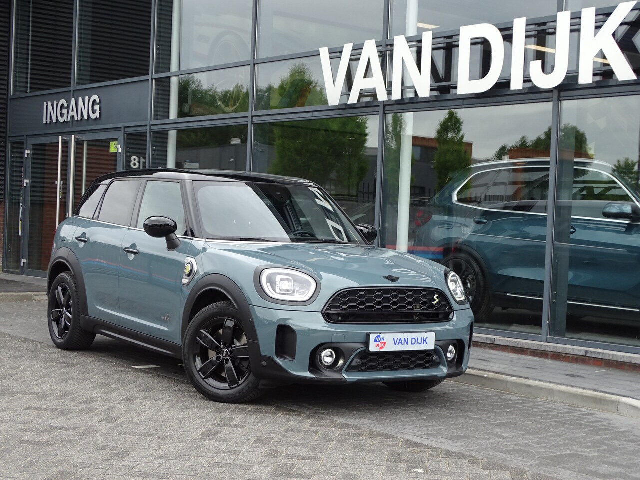 MINI Countryman - Mini Cooper S E ALL4 Navi.Plus. Apple CarPlay Led Leder Sportstoelen Getint-Glas 17" LM Ve - AutoWereld.nl