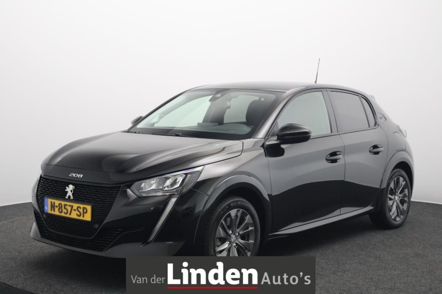 Peugeot e-208 - EV Allure 50 kWh 3-Fase | SOH 93% | Carplay & Android | Parkeersensoren - AutoWereld.nl