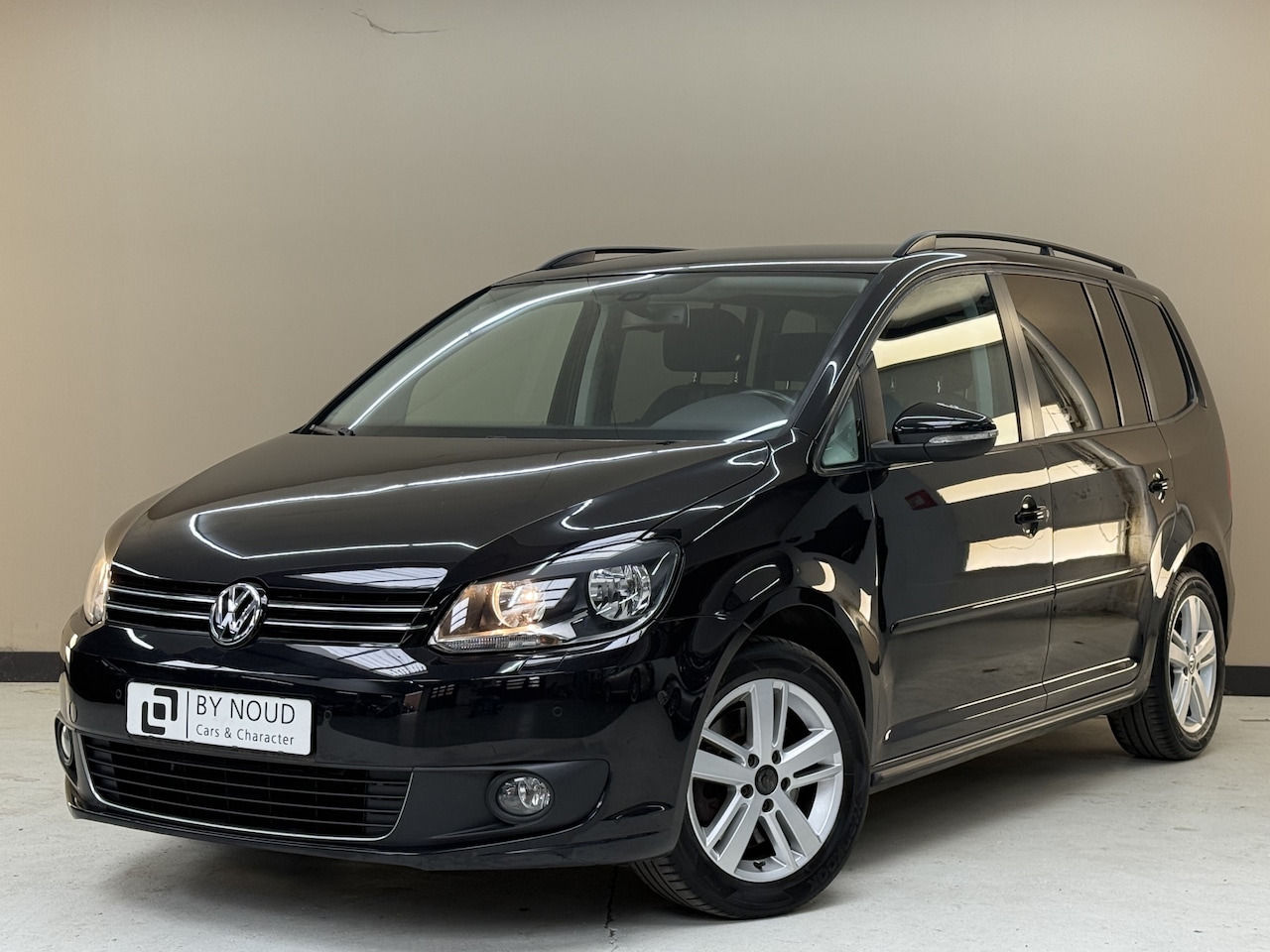 Volkswagen Touran - 1.4 TSI Highline 7p 1.4 TSI Highline 7p, 140Pk, 2012, Gereviseerde motor, Climate control, Stoelverwarming, Tr - AutoWereld.nl