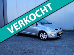 Hyundai i20 - 1.2i DynamicVersion / Airco / Nieuw Apk / 5 drs / Nap