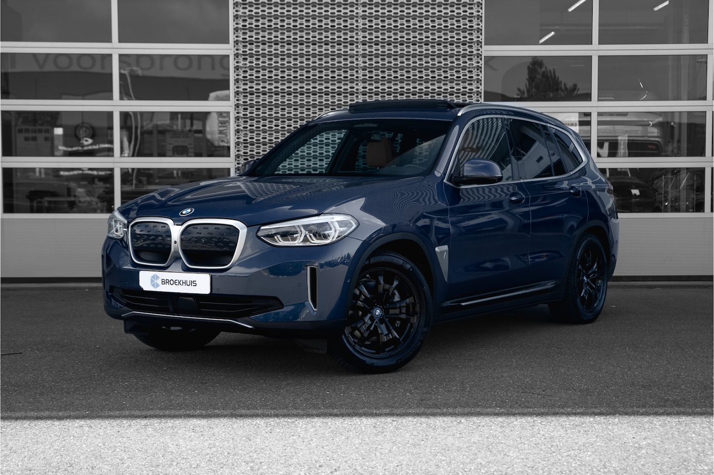 BMW iX3 - High Executive 80 kWh | Trekhaak | Harman Kardon | Head-Up | Panoramadak | - AutoWereld.nl