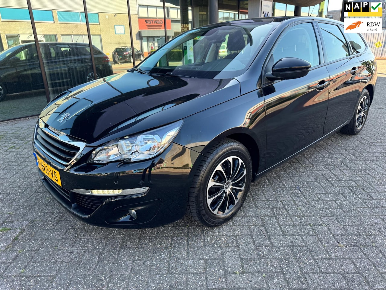 Peugeot 308 SW - 1.2 PureTech / Pano'dak / Navi / PDC / Trekhaak - AutoWereld.nl