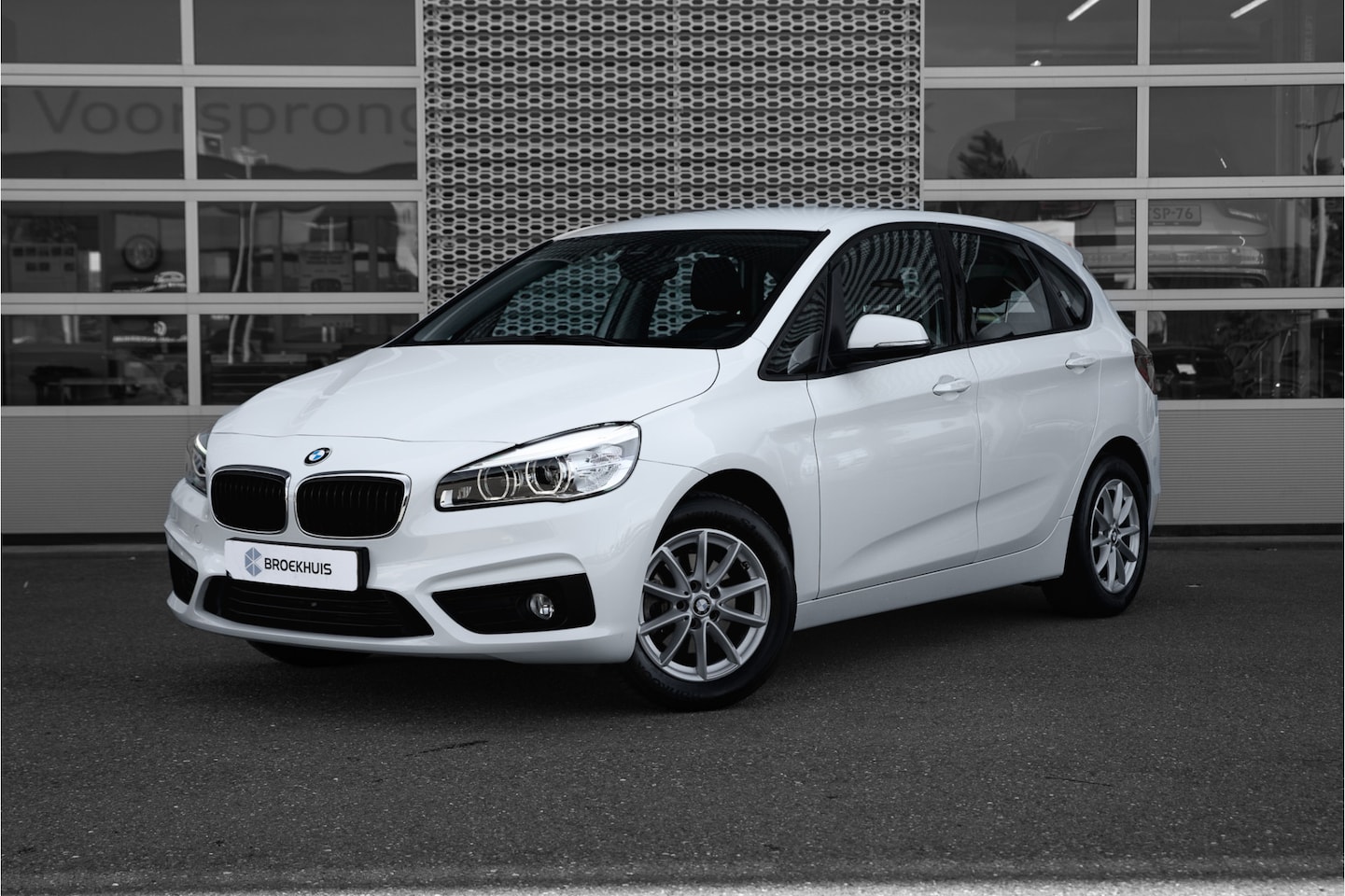BMW 2-serie Active Tourer - 218i Corporate Lease Executive | Trekhaak | Navigatie | Cruise control - AutoWereld.nl