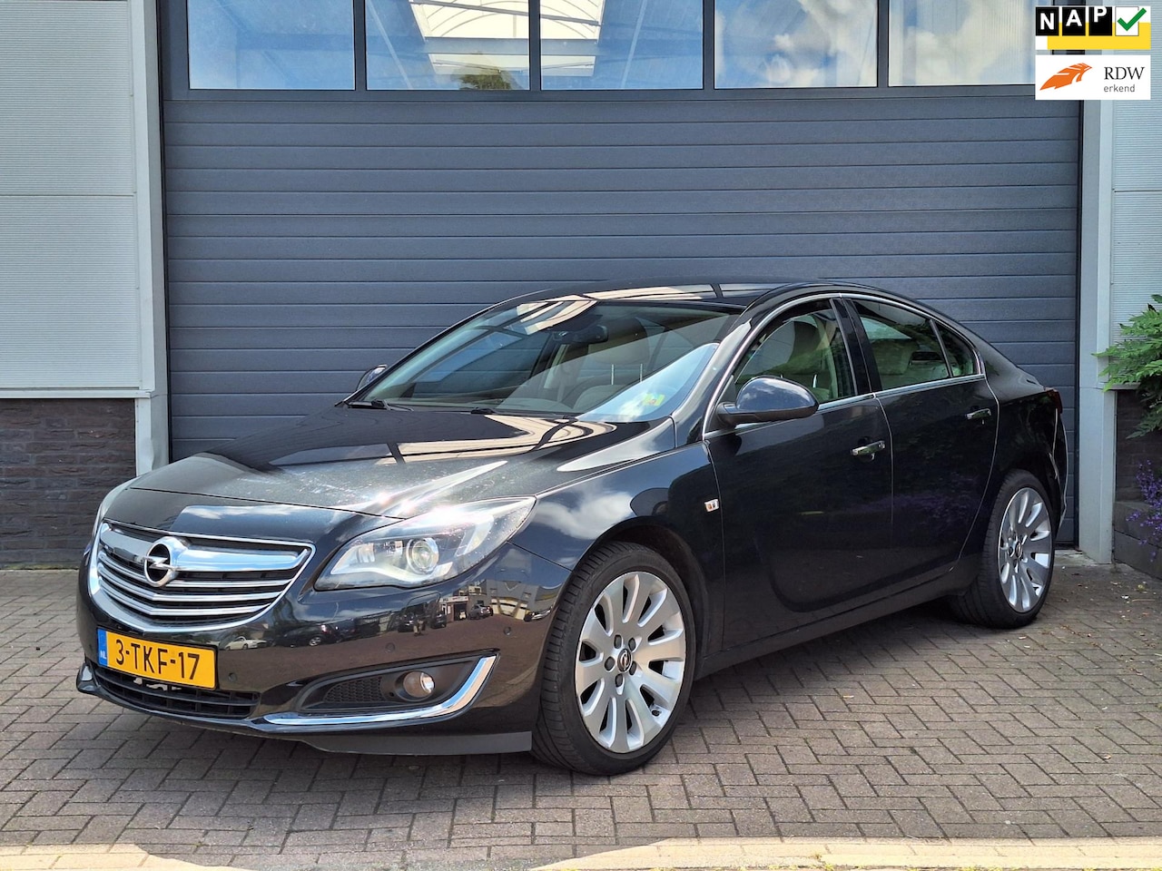 Opel Insignia - | 1.6 T Cosmo | Airco | Keyless go & start | Achterruitrij camera | Parkeer sensoren | - AutoWereld.nl