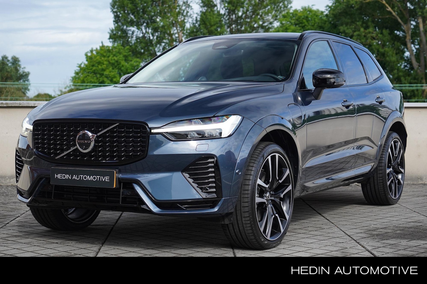 Volvo XC60 - 2.0 T8 Plug-in hybrid AWD Ultra Dark | Luchtvering | Bowers & Wilkins | Stoel ventilatie | - AutoWereld.nl