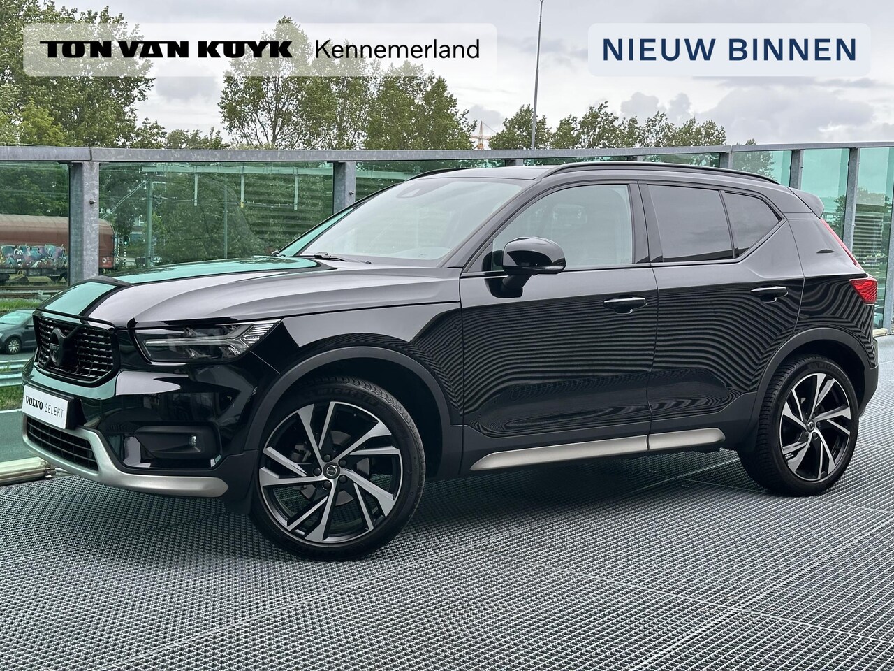 Volvo XC40 - T2 R-Design Automaat, Panoramadak, 20 inch wielen, Trekhaak semi elektrisch inklapbaar, St - AutoWereld.nl