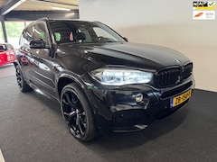 BMW X5 - XDrive50i High Executive / 4.4 V8 Zwart / Pano / Harman Kardon