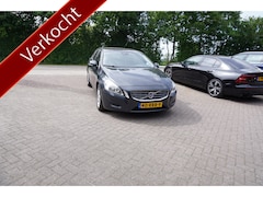 Volvo V60 - 1.6 T4 Momentum AUTOMAAT TREKHAAK CLIMA NAVI