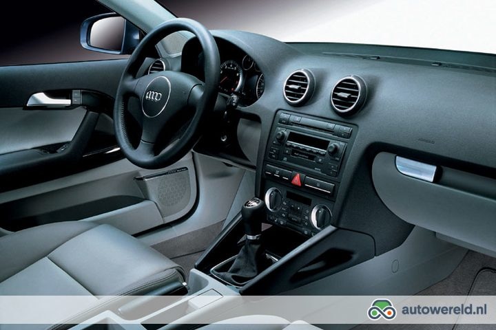 gegevens: Audi A3 - 1.6 FSI Ambiente 3-deurs / Hatchback