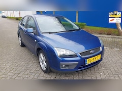 Ford Focus - 2.0-16V Futura -Airco, Cruise, Trekhaak, Apk, Nap