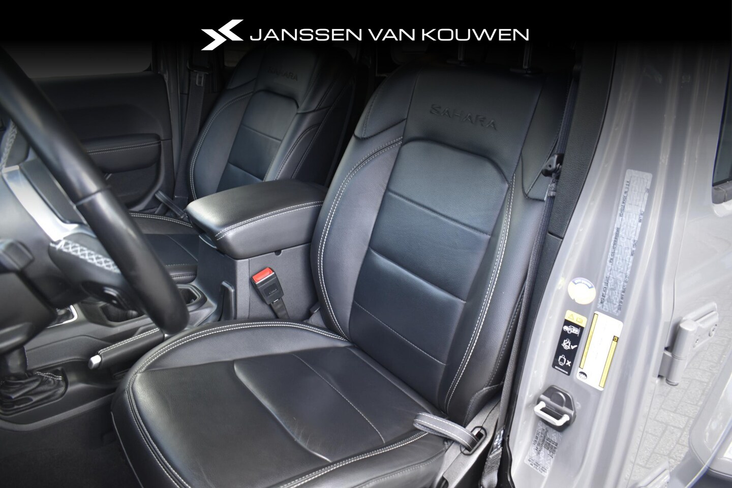 Jeep Wrangler Unlimited - 4xe 380 Sahara / 360 Camera / Stoel + Stuurverwarming / Trekhaak / Keyless / Carplay - AutoWereld.nl