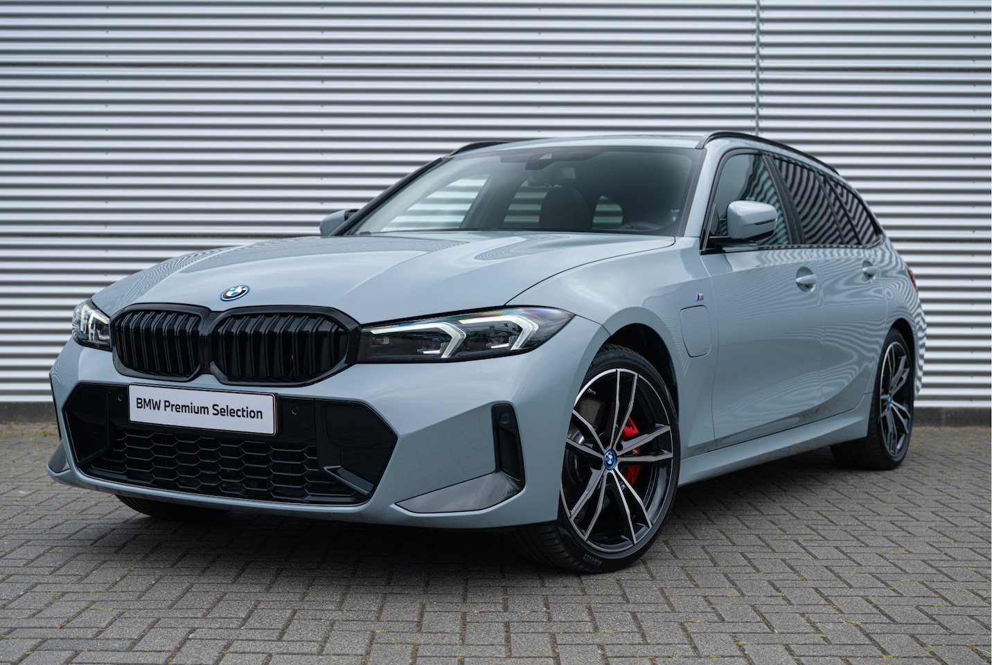 BMW 3-serie Touring - 320e M Sport Automaat / Panoramadak / Sportstoelen / LED / Harman Kardon / Live Cockpit Pl - AutoWereld.nl