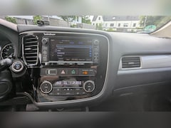 Mitsubishi Outlander - 2.0 PHEV instyle Panoramadak / Trekhaak
