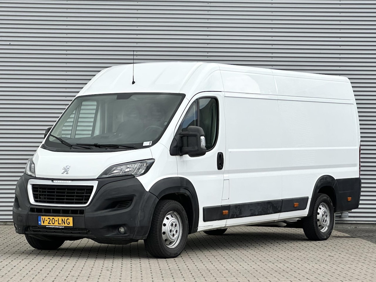Peugeot Boxer - 2.0 BlueHDI L3H2 Premium Peugeot Boxer 335 2.0 BlueHDI L4H2 Premium - AutoWereld.nl