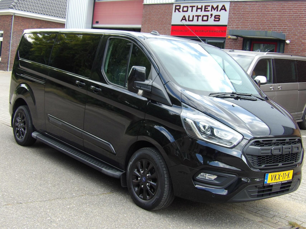Ford Transit Custom - 2.0 TDCI AUTOMAAT 2021 PLATINIUM EDITION DUBCAB 1e EIGENAAR VOL EXTRA'S - AutoWereld.nl