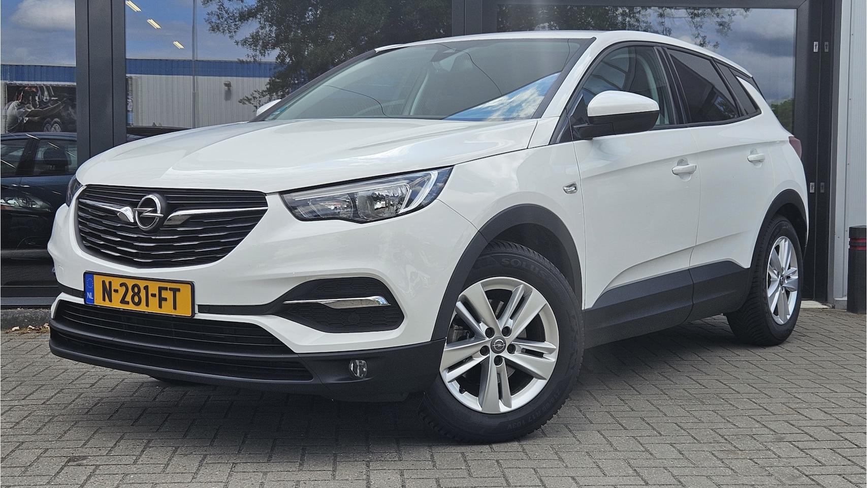 Opel Grandland X - 1.2 Turbo Business Executive + NAVI + R-LINK + KLIMA + LM VELGEN + CRUISE - AutoWereld.nl