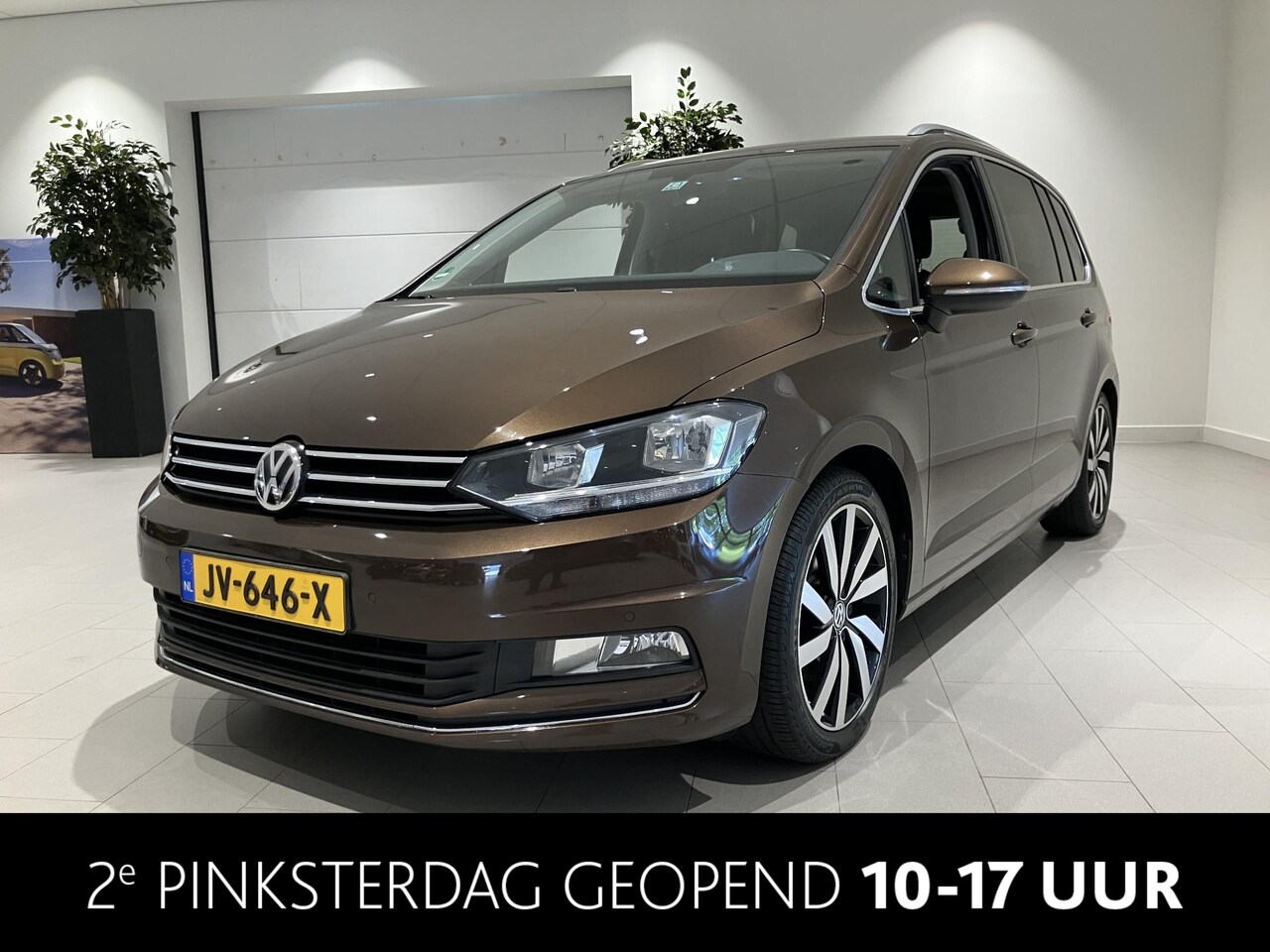 Volkswagen Touran - 1.2 TSI Highline 110 PK | Adaptive Cruise Control | Parkeersensoren | Navigatie | Trekhaak - AutoWereld.nl