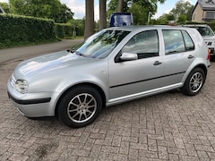 Volkswagen Golf - 5D 1.6 77KW