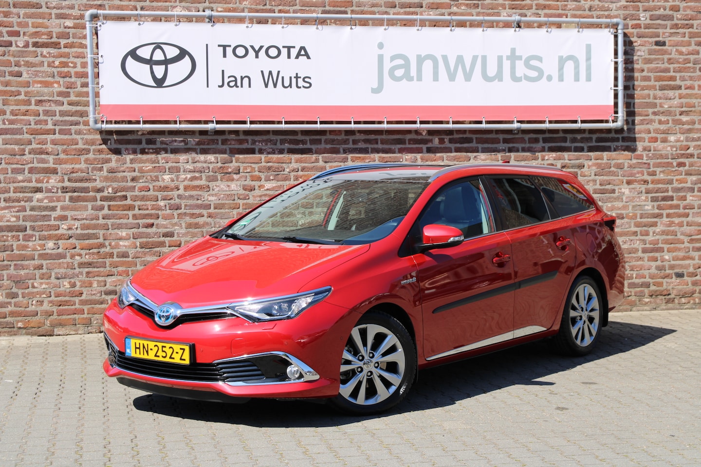 Toyota Auris Touring Sports - 1.8 Hybrid Executive + Panoramadak + PDC - AutoWereld.nl