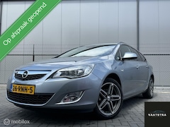 Opel Astra Sports Tourer - 1.4 Turbo Sport | Airco | PDC V+A | Trekhaak | Navigatie | Cruise | NAP | Orig NL | Nwe AP