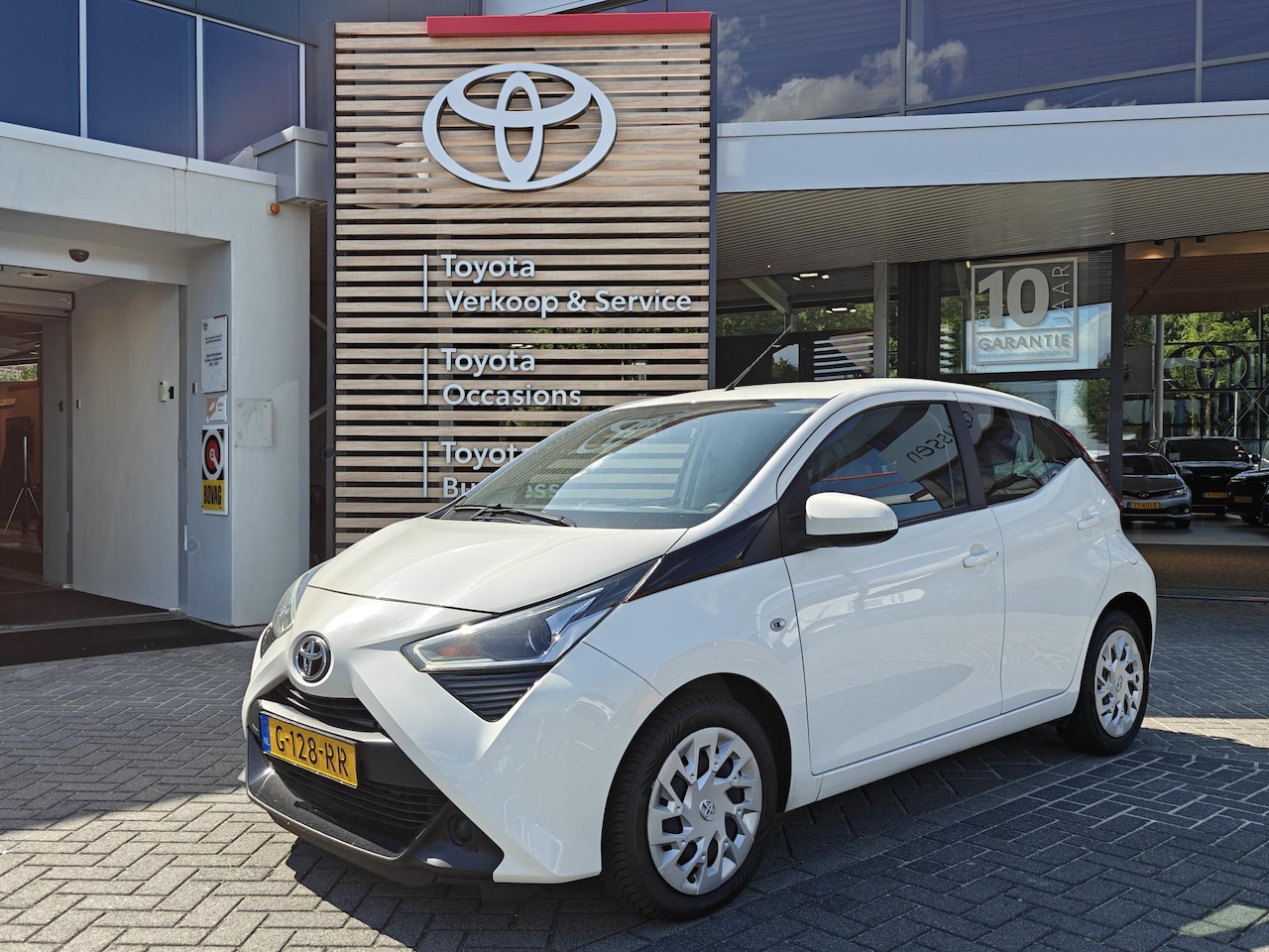 Toyota Aygo X - X-PLAY LIMITED 5-DEURS AIRCO BLUETOOTH EL-RAMEN CAMERA LED - AutoWereld.nl