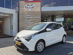 Toyota Aygo X - X-PLAY LIMITED 5-DEURS AIRCO BLUETOOTH EL-RAMEN CAMERA LED
