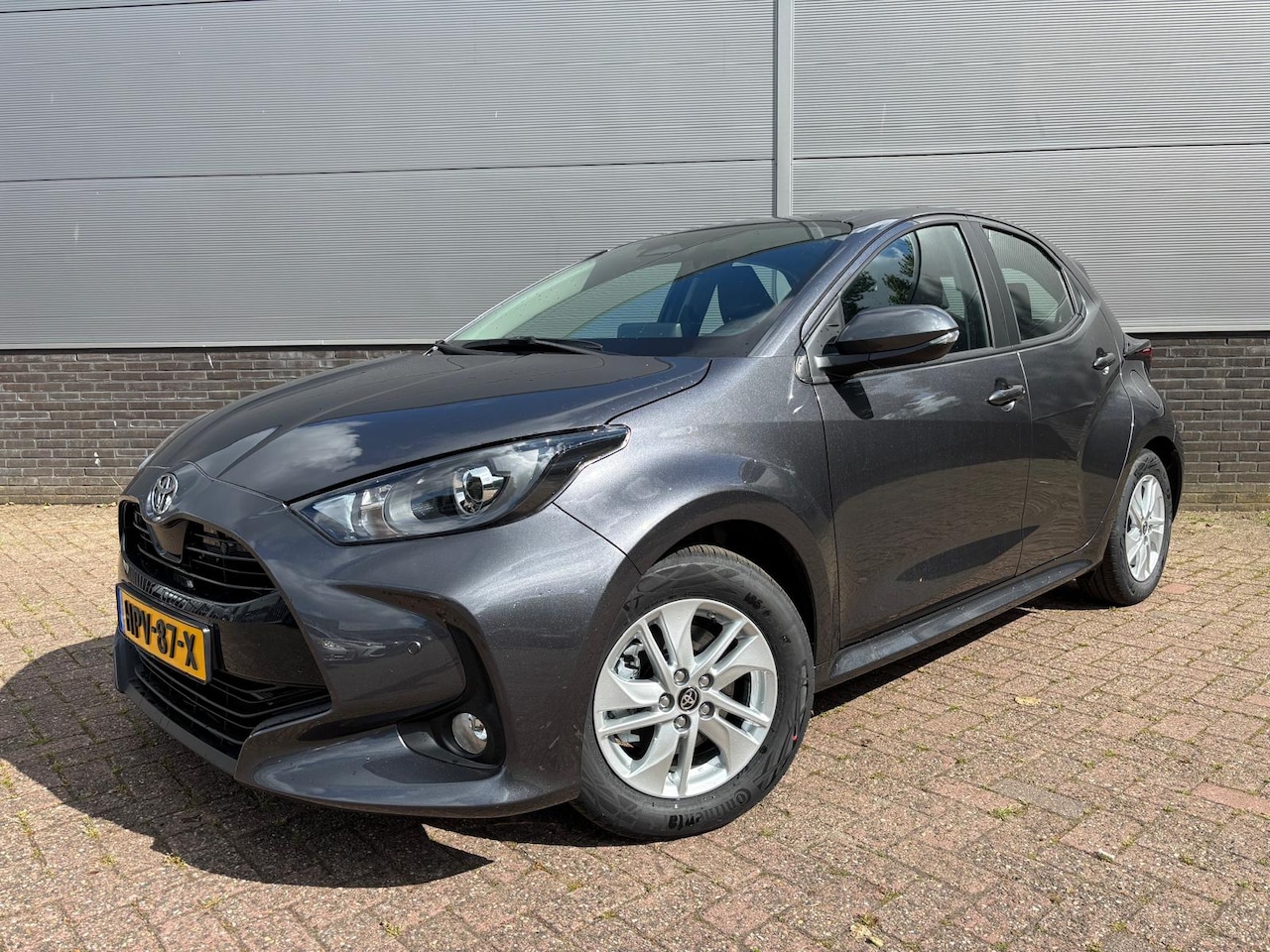 Toyota Yaris - 1.5 Hybrid 115 Active Limited Nieuw ! - AutoWereld.nl