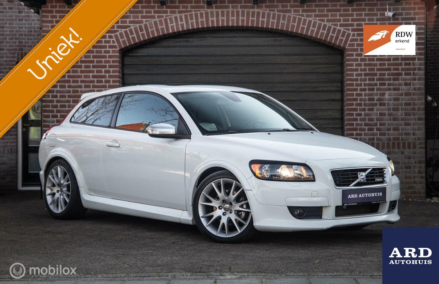 Volvo C30 - 2.4i 2x R-design|Pano|Xenon|stoelv.|18 inch|Uniek! - AutoWereld.nl