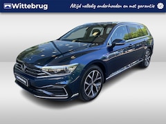 Volkswagen Passat Variant - 1.4 TSI PHEV GTE Business / Parkeer assistent / 17'' licht metaal / Verwarmbare voorstoele