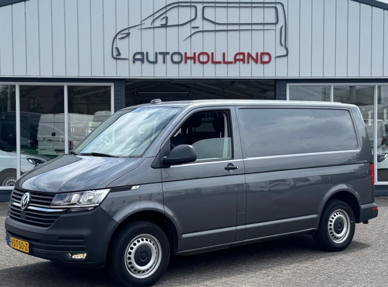 Volkswagen Transporter - 2.0 TDI 81KW 110PK EURO 6 AIRCO/ CRUISE CONTROL/ TREKHAAK/ 100% DEALERONDERHOUDEN - AutoWereld.nl