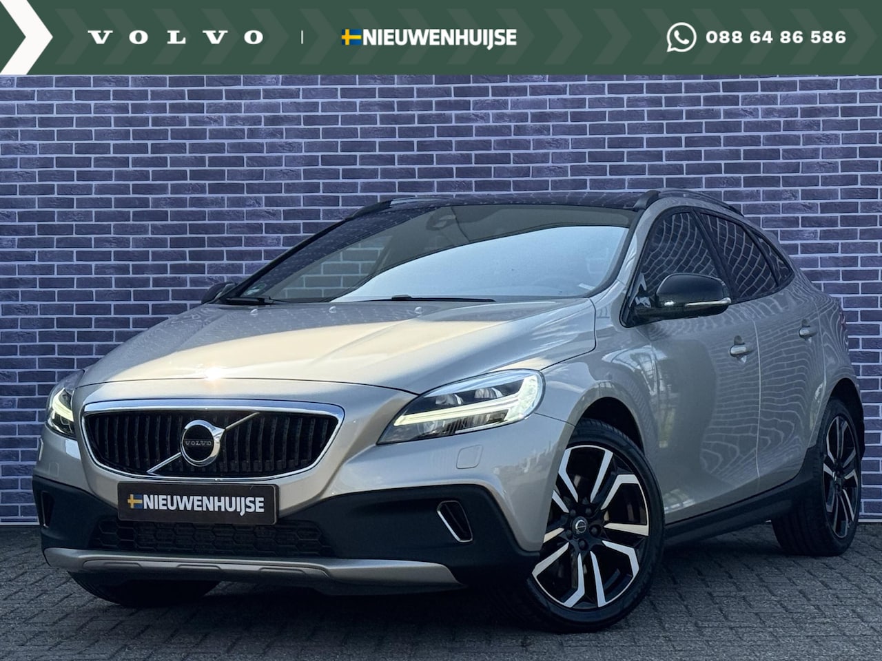 Volvo V40 Cross Country - 1.5 T3 Summum | Trekhaak | Standkachel | Volvo on Call | Stoelverwarming | Parkeercamera | - AutoWereld.nl