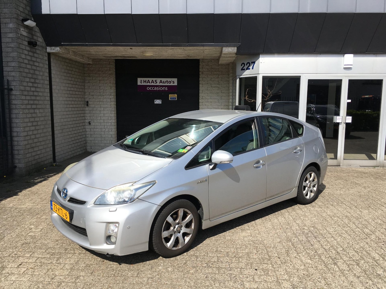 Toyota Prius - 1.8 Dynamic / HUD / NAVI / CAMERA / 100% DEALER SERVICED / ALU VELGEN - AutoWereld.nl
