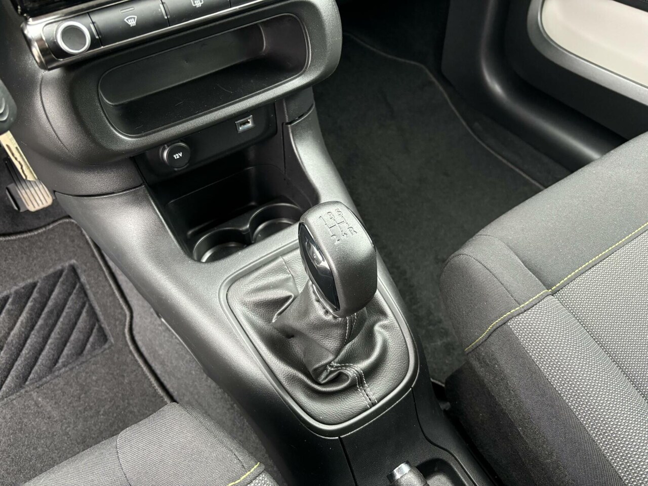 Citroën C3 - 1.2 Business Airco, Cruise Control/ AppleCarPlay/ AndroidAuto!!