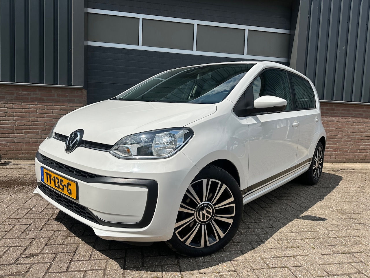 Volkswagen Up! - 1.0 BMT move up! DAB / Bluetooth 16 inch LMV - AutoWereld.nl