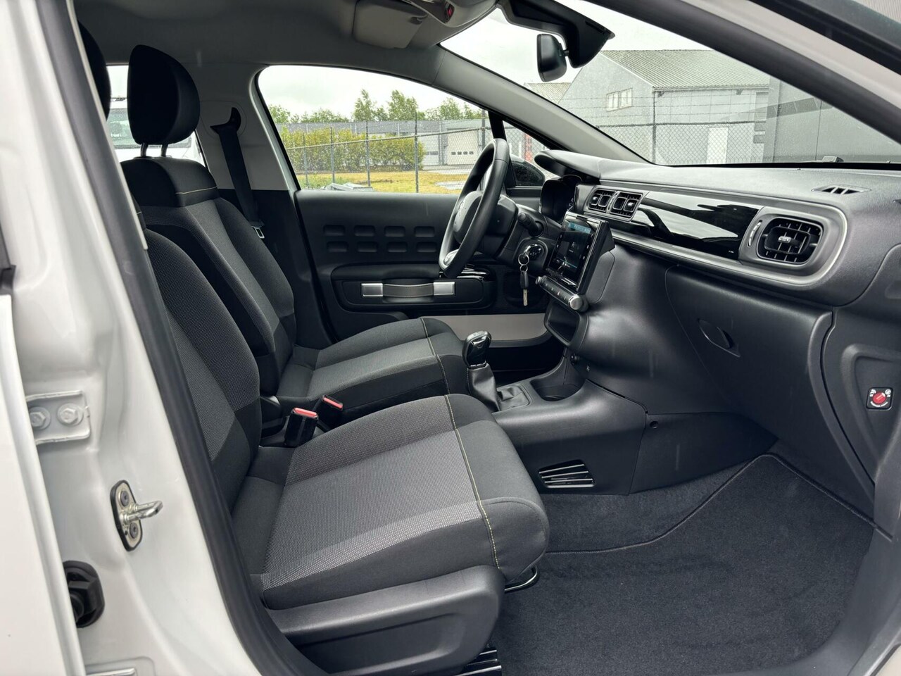 Citroën C3 - 1.2 Business Airco, Cruise Control/ AppleCarPlay/ AndroidAuto!!