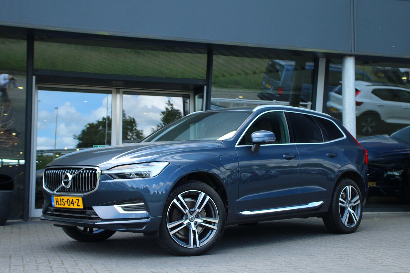 Volvo XC60 - T6 Plug-in hybrid AWD Inscription | Panoramadak | Memory | Standkachel | Getint glas | Tre - AutoWereld.nl