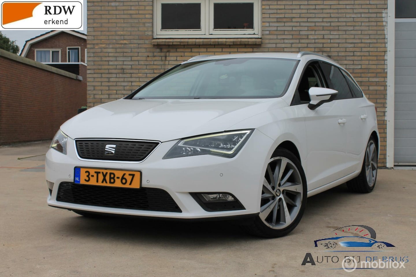 Seat Leon ST - 1.6 TDI Style Ecomotive 110PK Trekhaak APK - AutoWereld.nl