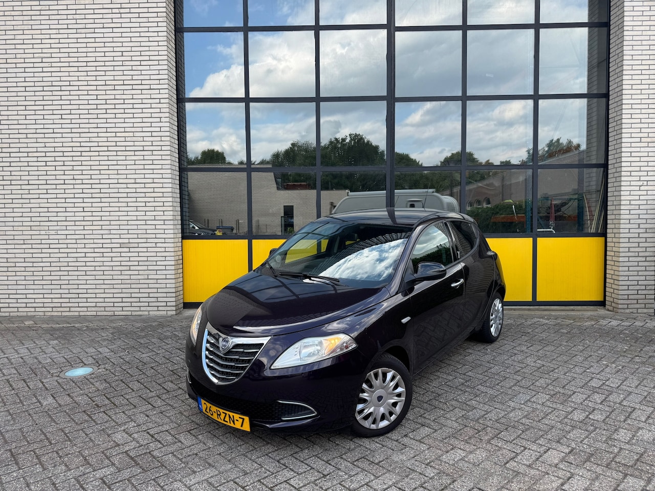 Lancia Y(psilon) - Ypsilon 0.9 TwinAir Silver 4 seizoenen banden, airco - AutoWereld.nl